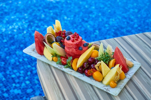 ovoce u bazénu